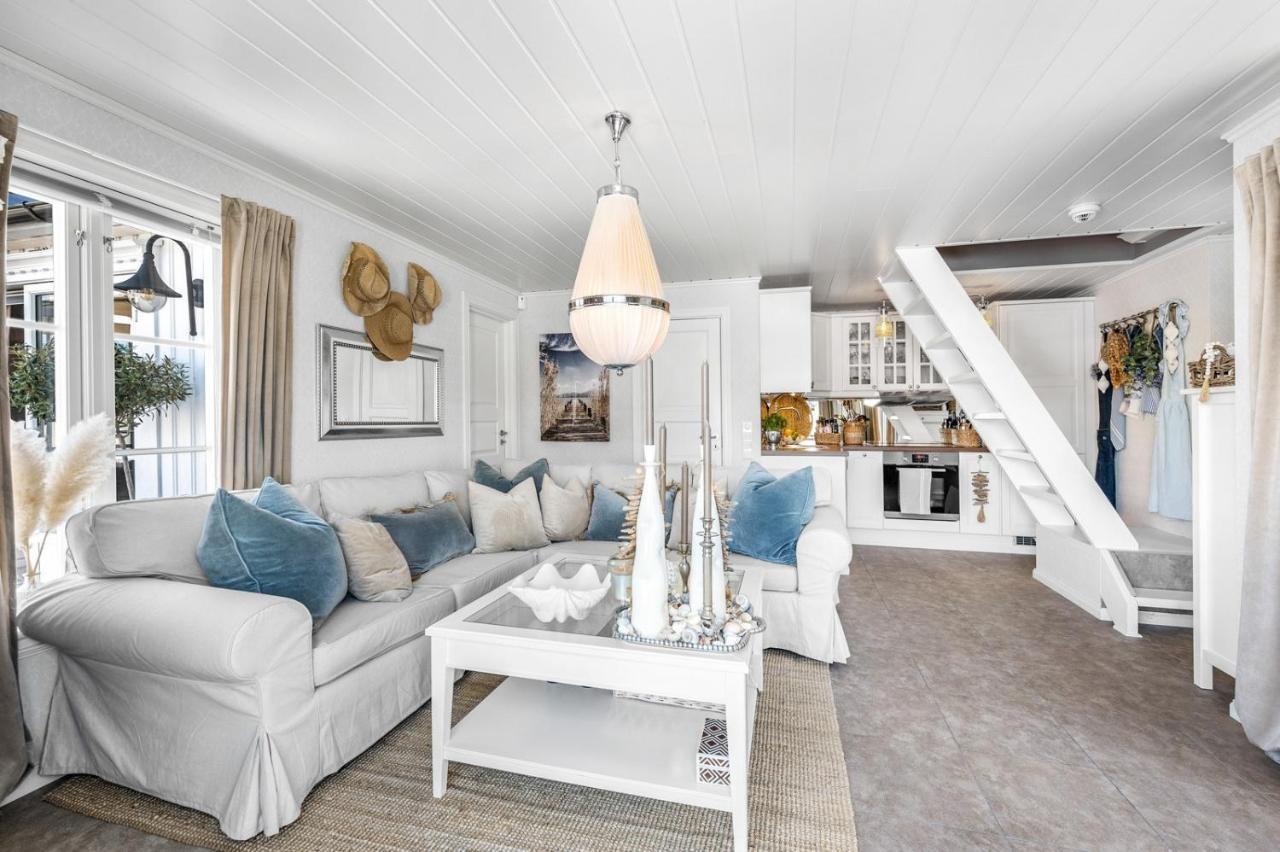 Luxurious Boathouse With Private Dock In The Best Location In アーレンダール エクステリア 写真